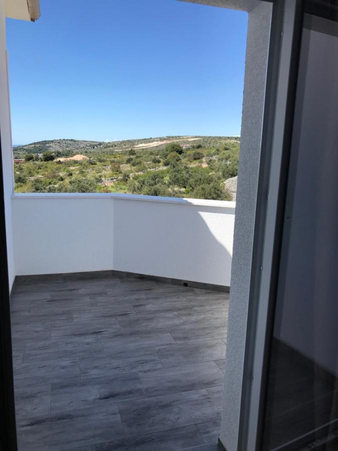 Apartment Santa Marina Примоштен Экстерьер фото